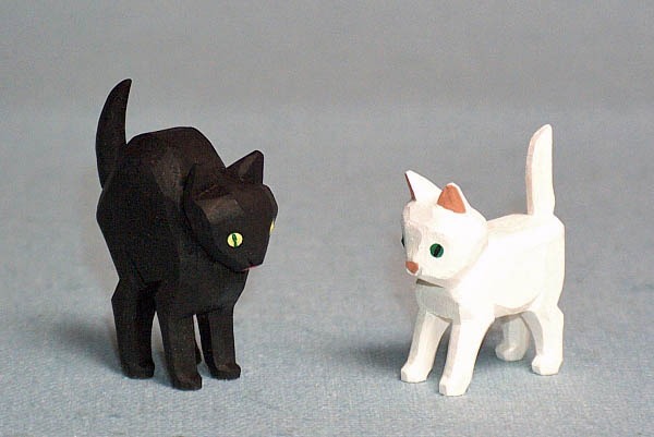 Schwarze Katze mit Buckel der Lotte Sievers-Hahn Krippe